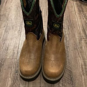 Women’s camo John Deere boots brand new with tags